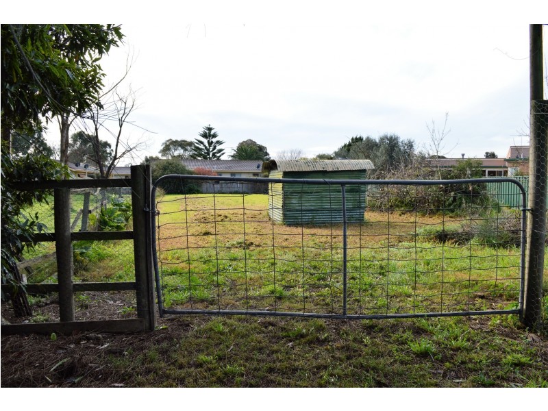 15 Sybella Ave, Koo Wee Rup VIC 3981