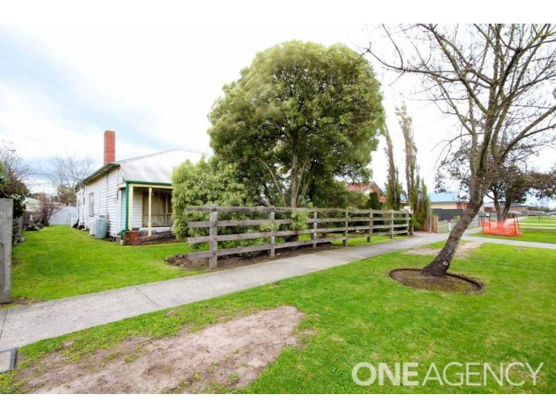 13 Charles Street, Koo Wee Rup VIC 3981