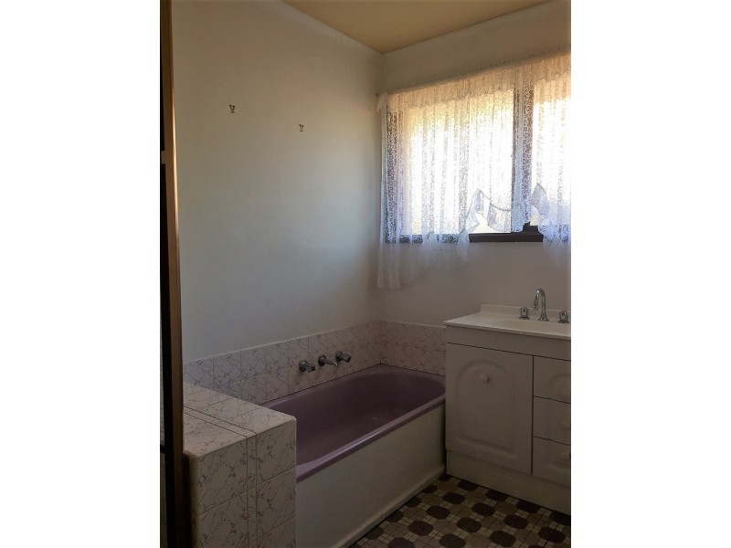 27 Taylor Street, Cranbourne VIC 3977