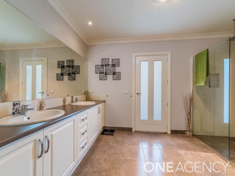 41 Gainsborough Avenue, Lang Lang VIC 3984