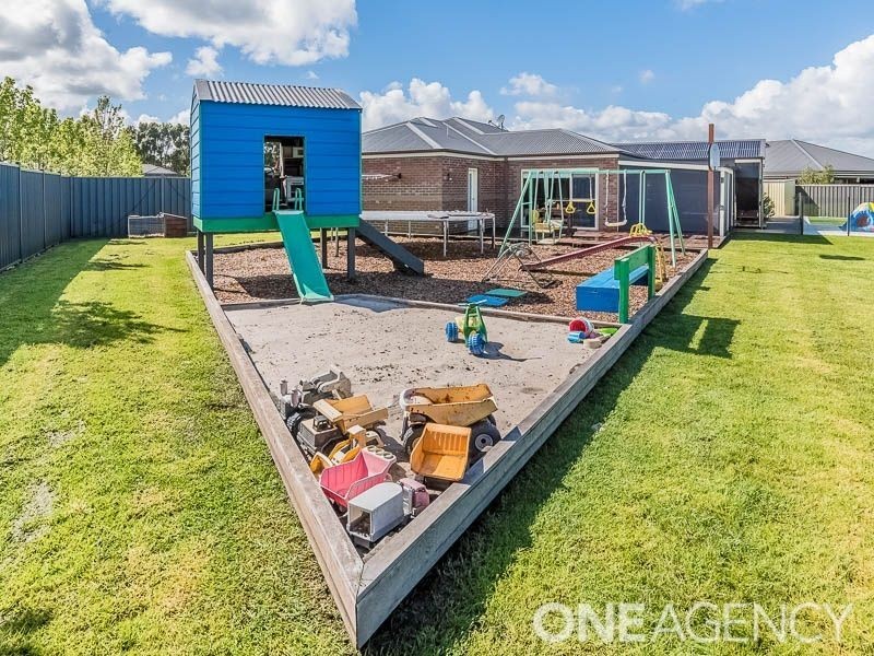 41 Gainsborough Avenue, Lang Lang VIC 3984