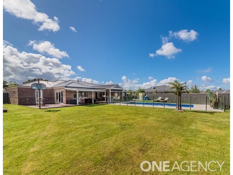 41 Gainsborough Avenue, Lang Lang VIC 3984