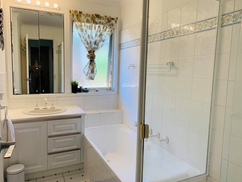 27 Whitford Way, Frankston VIC 3199