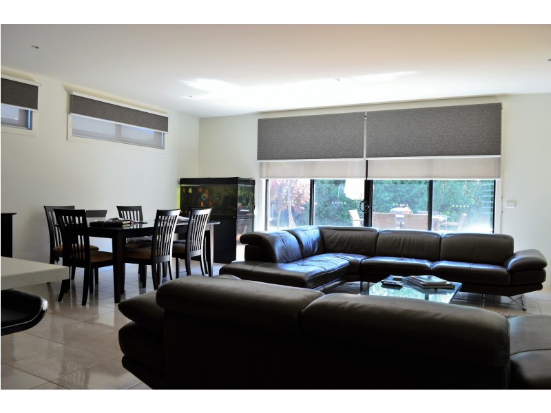 58 Ellaroo Circuit, Clyde North VIC 3978