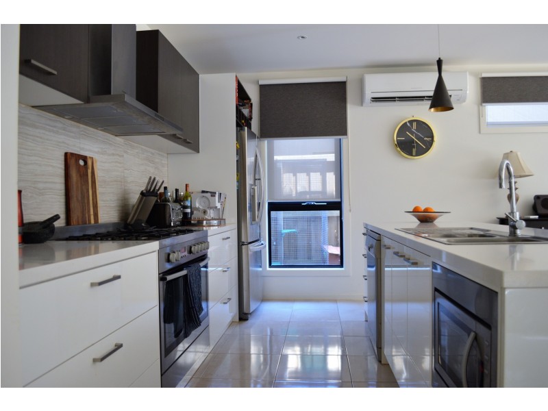 58 Ellaroo Circuit, Clyde North VIC 3978