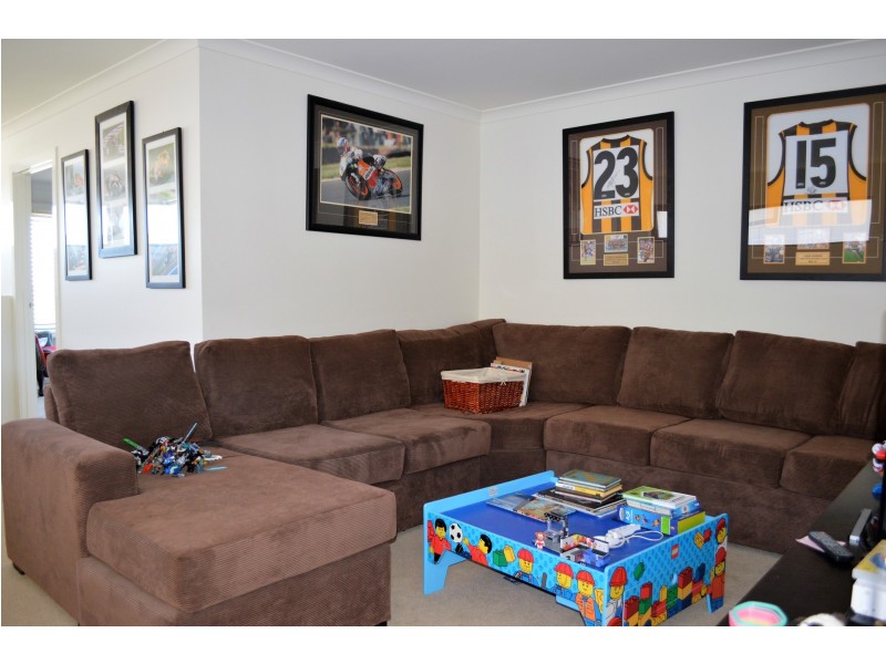 58 Ellaroo Circuit, Clyde North VIC 3978