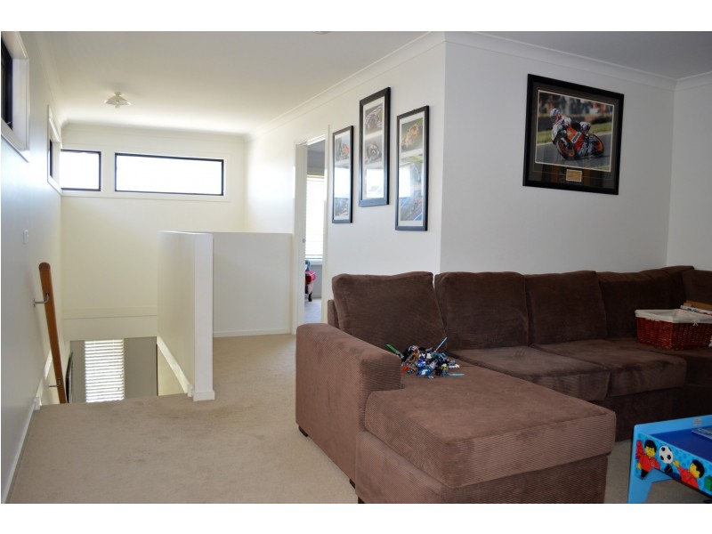 58 Ellaroo Circuit, Clyde North VIC 3978