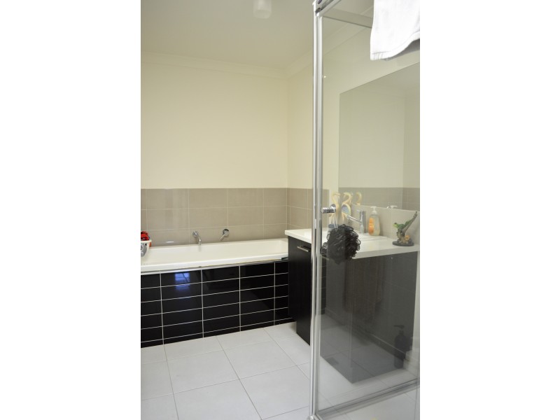 58 Ellaroo Circuit, Clyde North VIC 3978