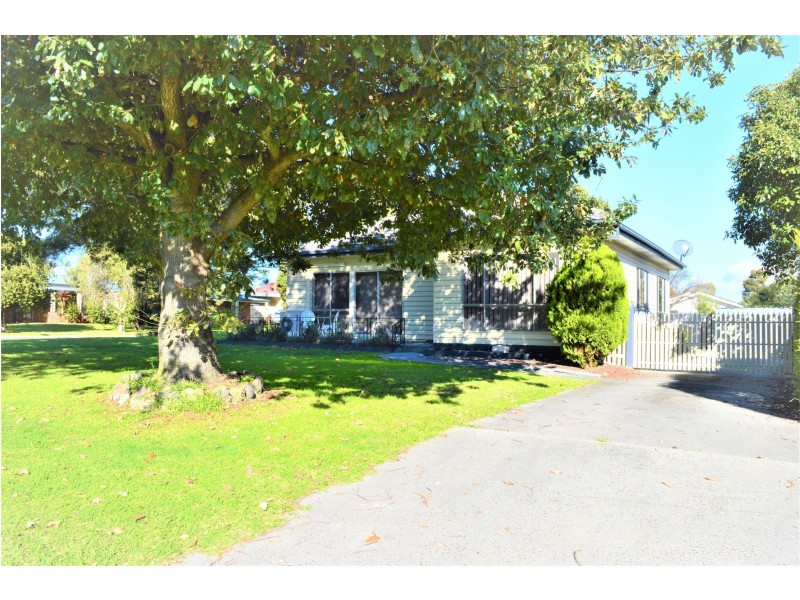 17 Station Street, Lang Lang VIC 3984