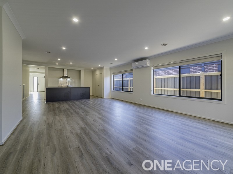 11 Teak Street, Cranbourne South VIC 3977
