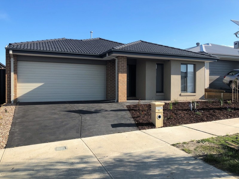 11 Teak Street, Cranbourne South VIC 3977