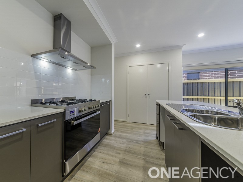 11 Teak Street, Cranbourne South VIC 3977