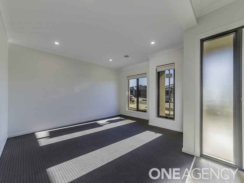 11 Teak Street, Cranbourne South VIC 3977