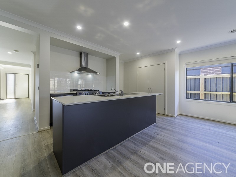11 Teak Street, Cranbourne South VIC 3977