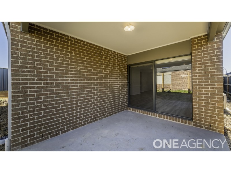 11 Teak Street, Cranbourne South VIC 3977