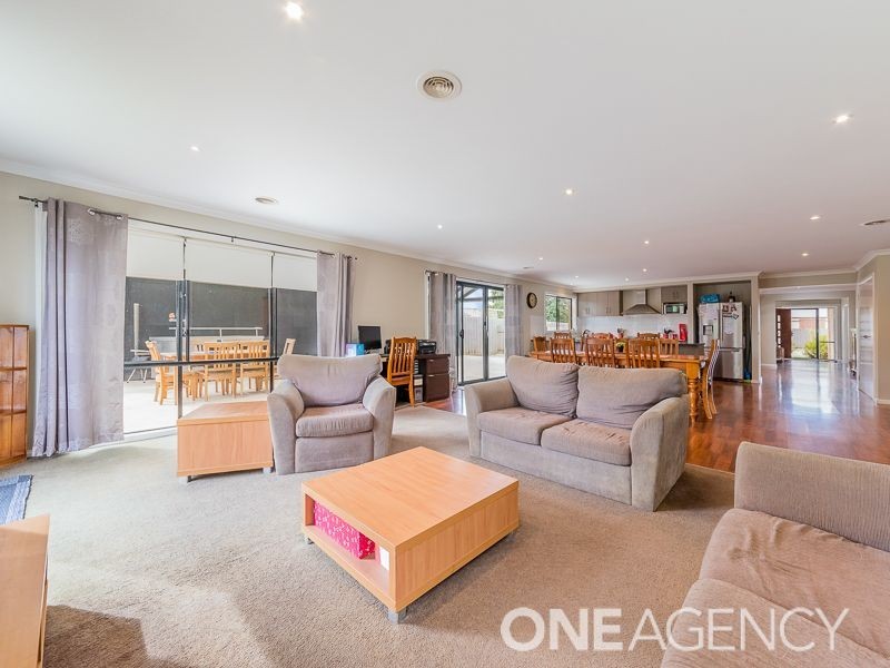 63 Bailey Bvd, Koo Wee Rup VIC 3981