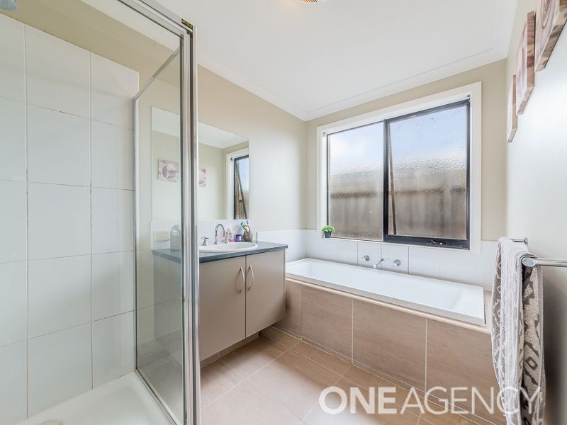 63 Bailey Bvd, Koo Wee Rup VIC 3981