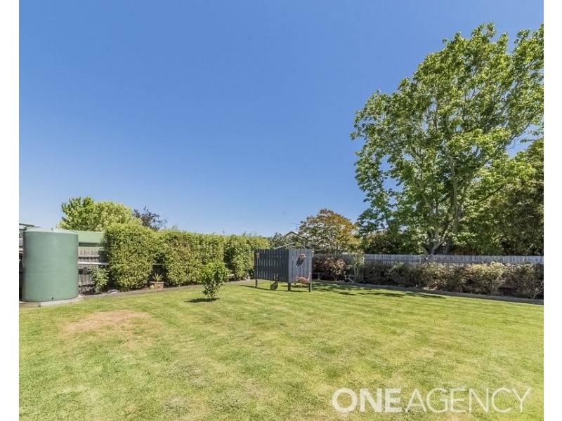 8 Sybella Avenue, Koo Wee Rup VIC 3981