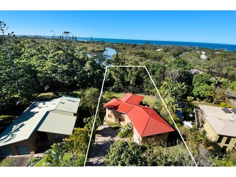 4 Wirree Drive, Ocean Shores NSW 2483