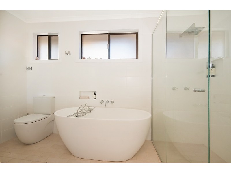 4 Wirree Drive, Ocean Shores NSW 2483