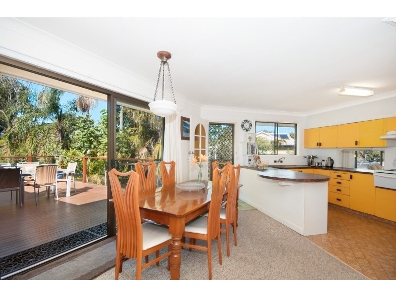 4 Wirree Drive, Ocean Shores NSW 2483