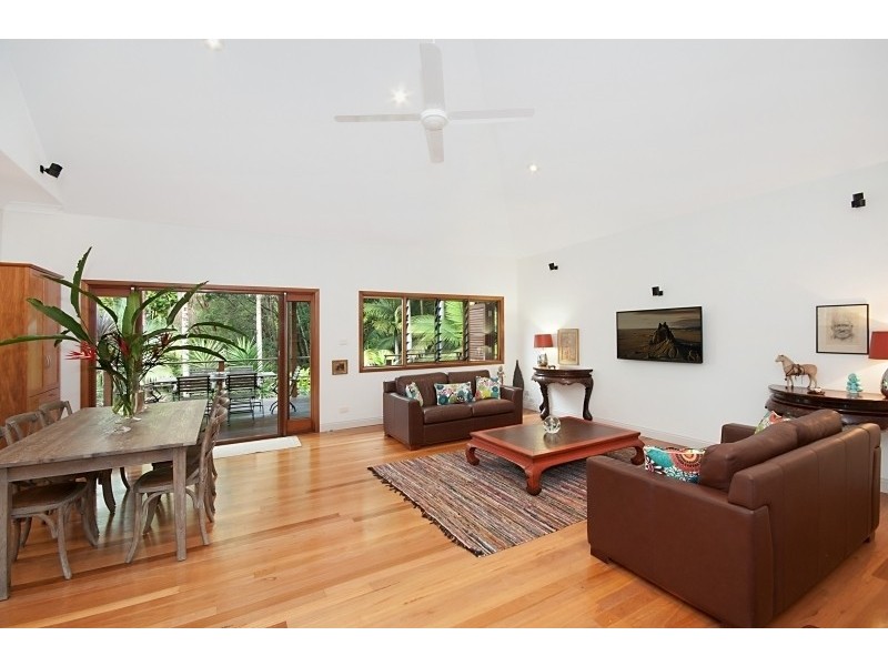 1 Plantation Drive, Ewingsdale NSW 2481