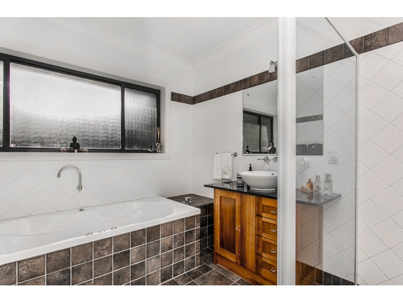 2 Barby Crescent, Bangalow NSW 2479