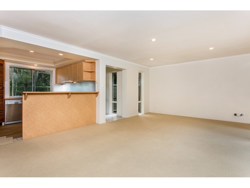 * Oceanside Place, Suffolk Park NSW 2481