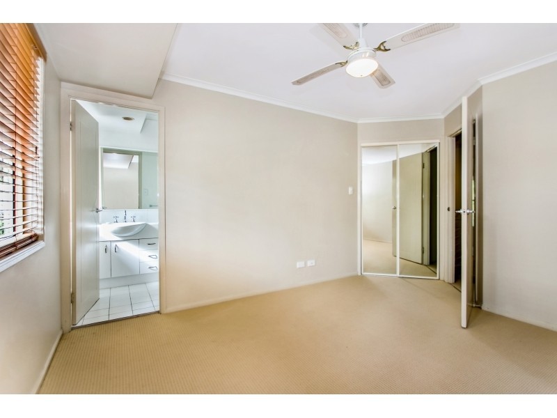* Oceanside Place, Suffolk Park NSW 2481