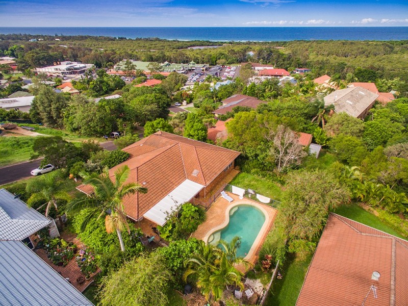 9 Jarrah Crescent, Ocean Shores NSW 2483