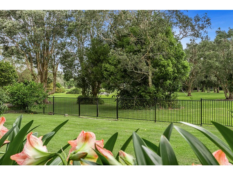 6 Terrara Court, Ocean Shores NSW 2483