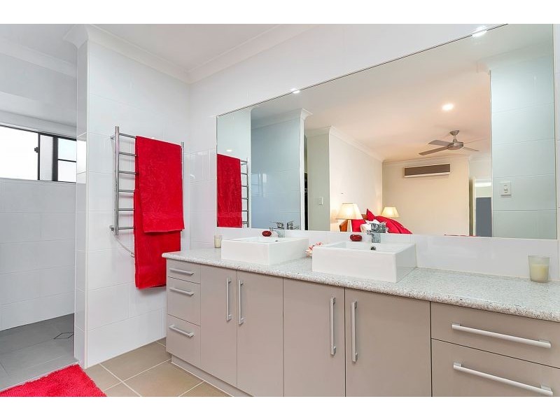 4 Saunders Court, Clifton Beach QLD 4879