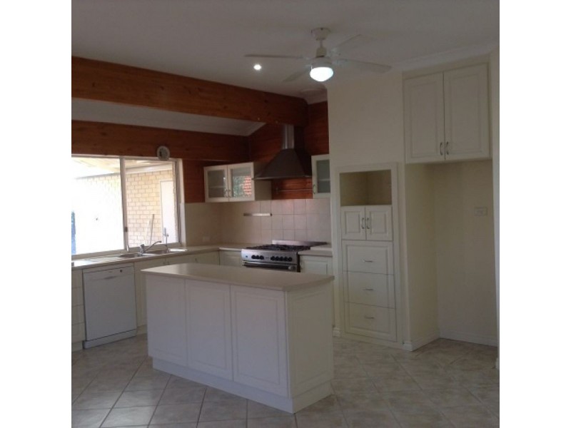 12 Shetland Rise, Kinross WA 6028