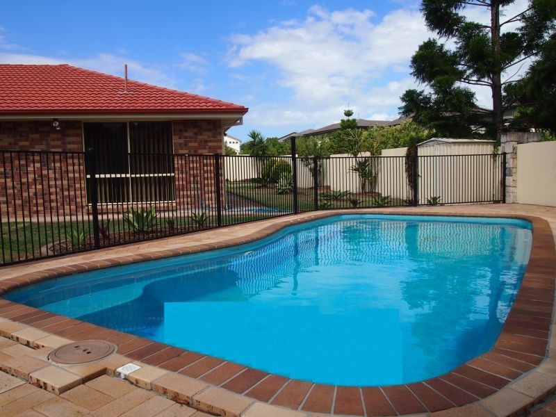 2 Belongil Street, Pacific Pines QLD 4211