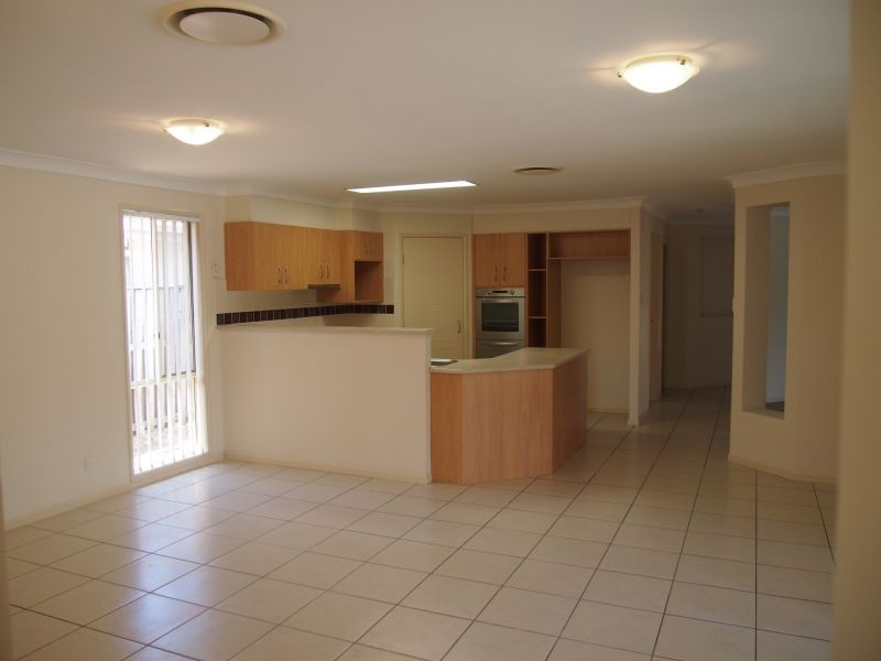 2 Belongil Street, Pacific Pines QLD 4211
