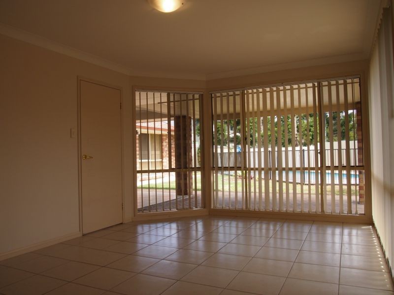 2 Belongil Street, Pacific Pines QLD 4211