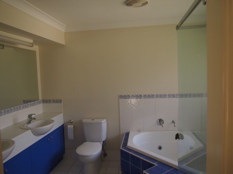 2 Belongil Street, Pacific Pines QLD 4211