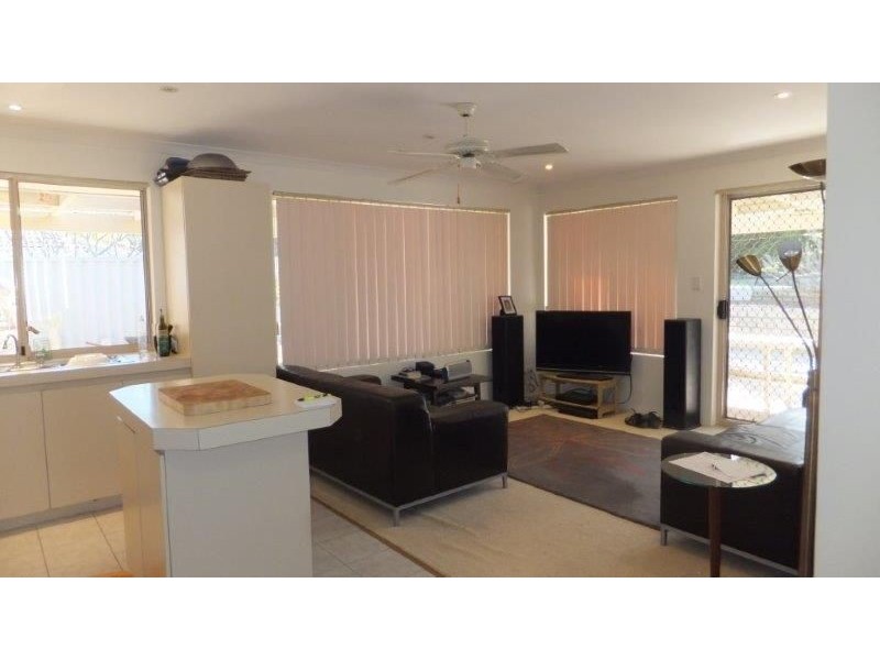 12 Shinners Green, Clarkson WA 6030