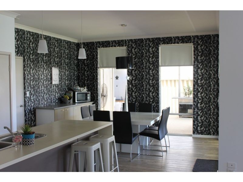 59 Kooljak Rd, Broadwater WA 6280