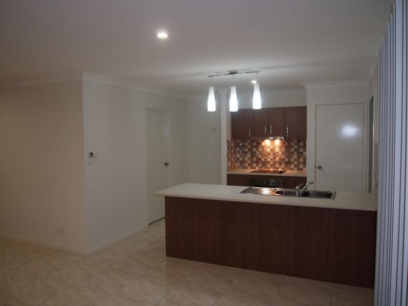 11 Ainslie Street, Pacific Pines QLD 4211