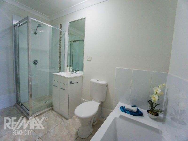 11 Ainslie Street, Pacific Pines QLD 4211