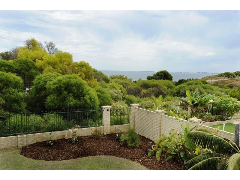 8 Cardiff Place, Warnbro WA 6169