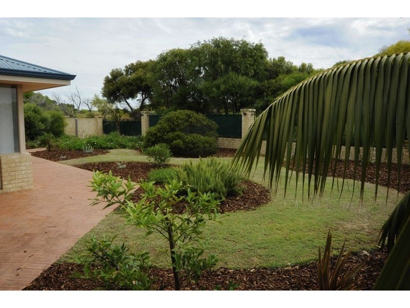 8 Cardiff Place, Warnbro WA 6169