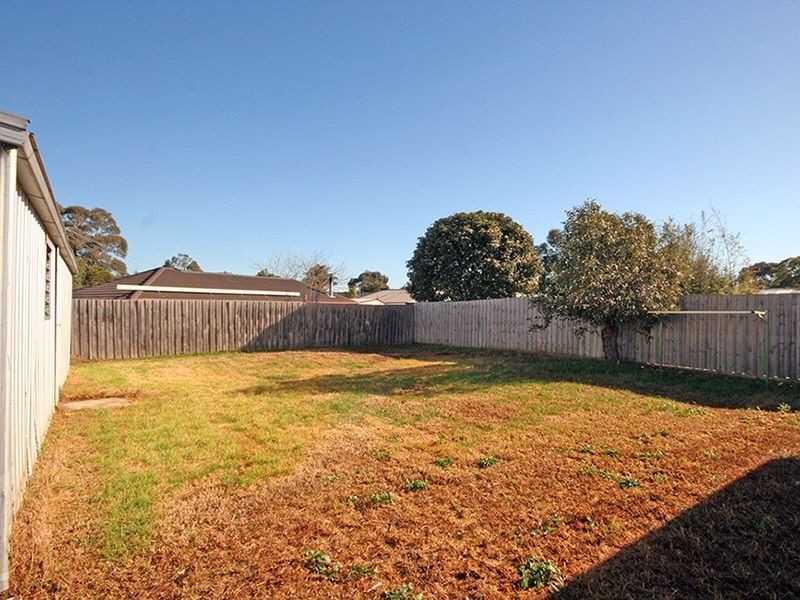 38 Lamont Crescent, Cranbourne VIC 3977