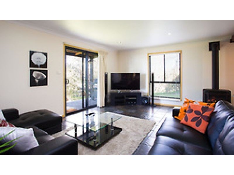 23 Rowan Ave, Uralla NSW 2358