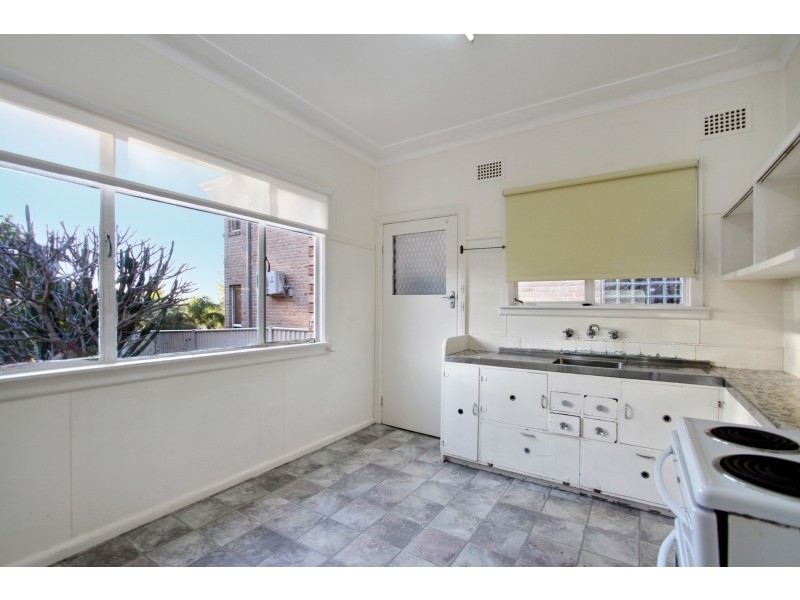 27 Rocklea Crescent, Sylvania NSW 2224