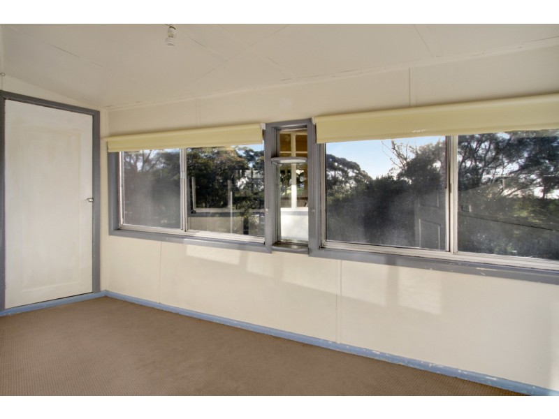 27 Rocklea Crescent, Sylvania NSW 2224