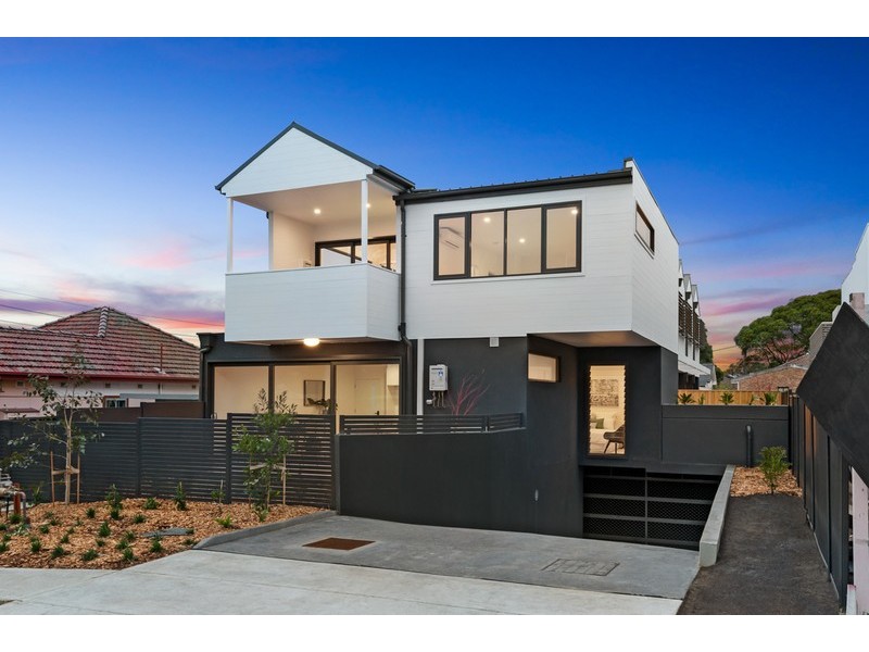 2/10 Durbar Avenue, Kirrawee NSW 2232