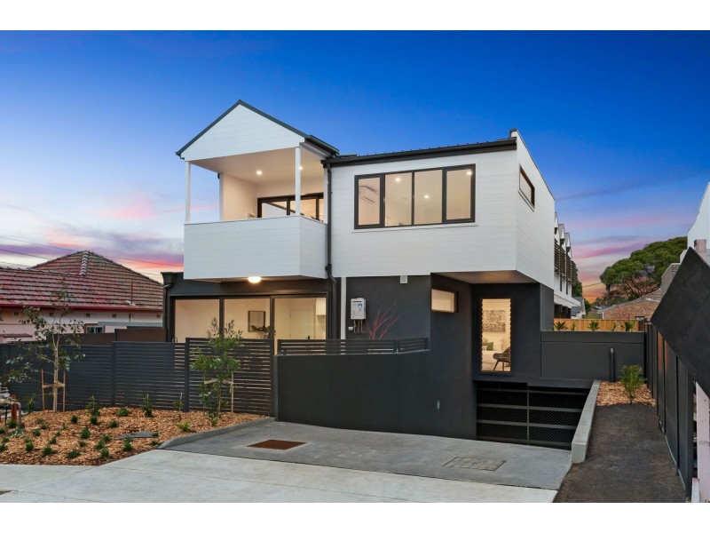 2/10 Durbar Avenue, Kirrawee NSW 2232