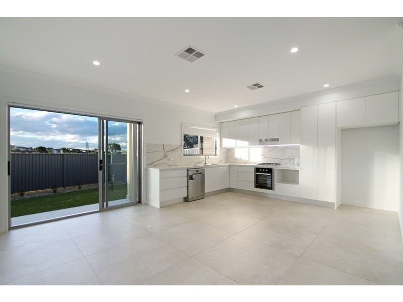 1b Warumbui Ave, Miranda NSW 2228